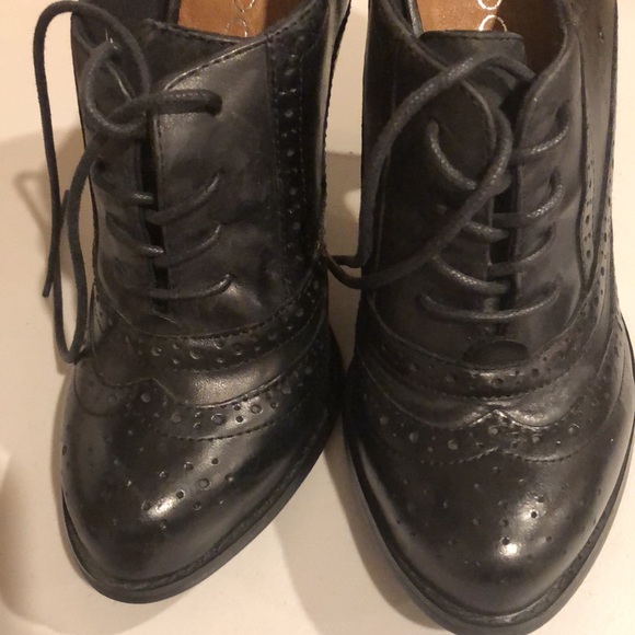 Black leather Oxford heels ALDO, size 7, new, with anti- slip stickers - Picture 10 of 15